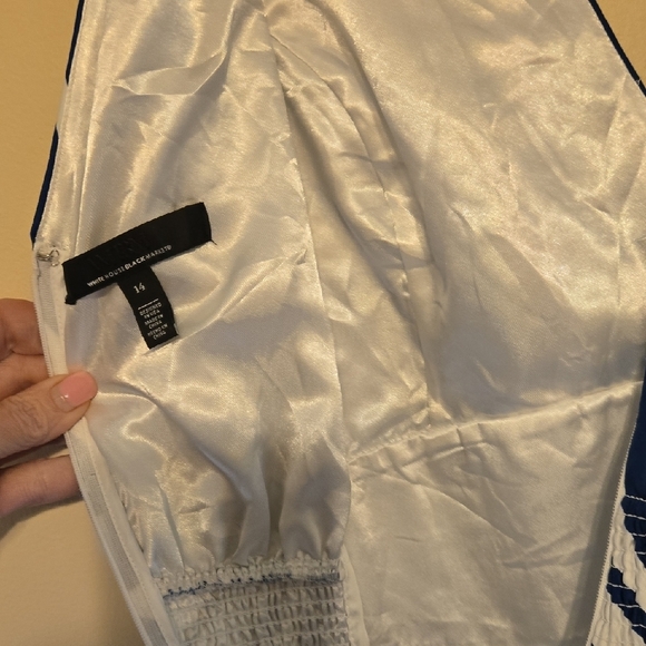 White House Black Market Blue and White V-Neck Sleeveless Midi Dress P2P 21 - Picture 8 of 8
